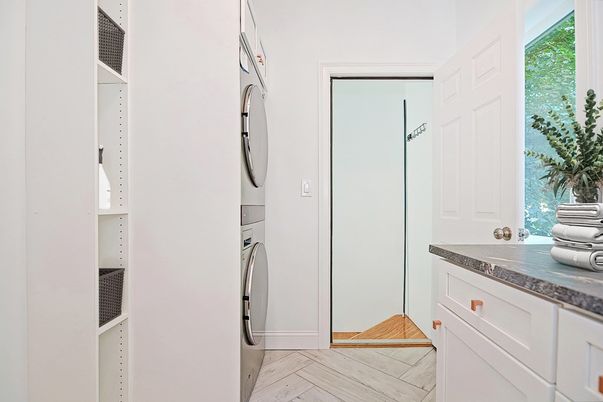 Interior, Utility Closets, Washer, Wood Texture Flooring