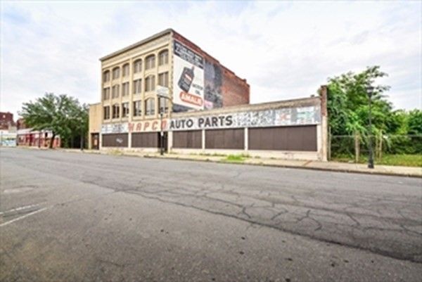 Exterior, Facade, None