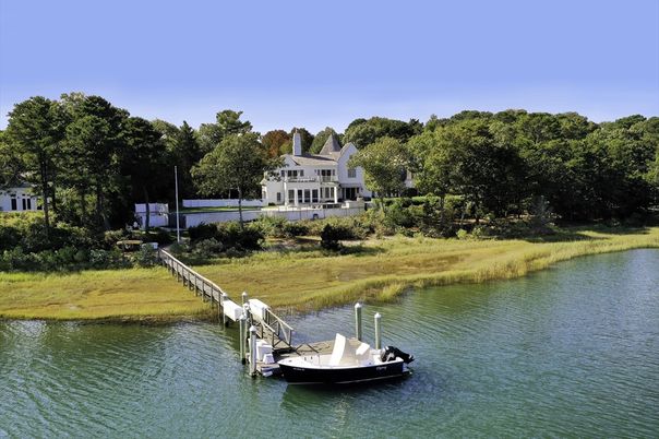 Exterior, Lake