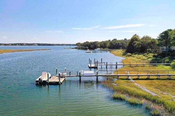 Exterior, Lake