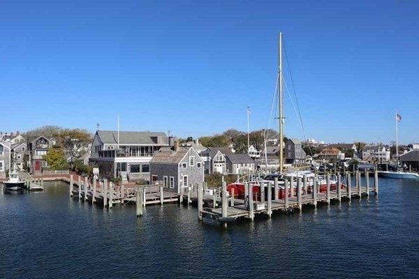 Exterior, Lake