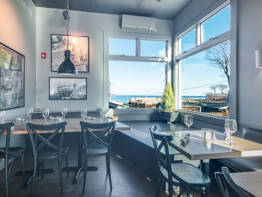 Dining room, Interior, Pendant Lights, Water