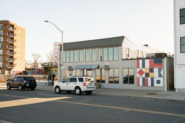 Exterior, Facade, Modern