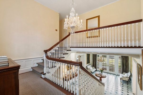 Chandelier, Interior