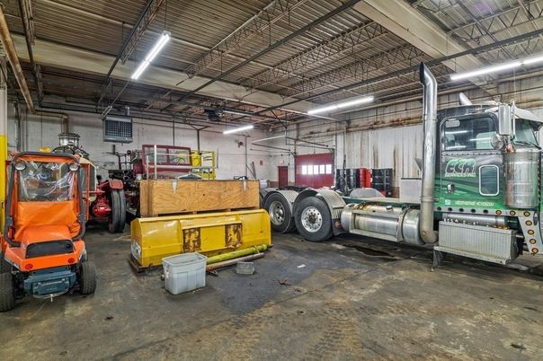 Garage, Interior