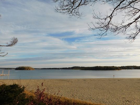 Exterior, Lake