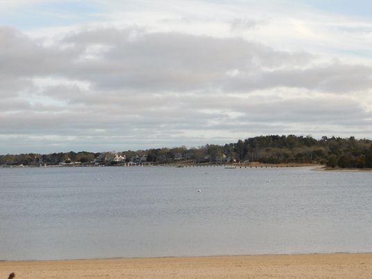 Exterior, Lake
