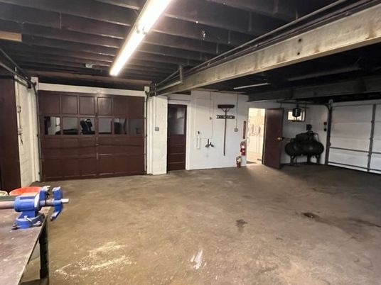 Garage, Interior