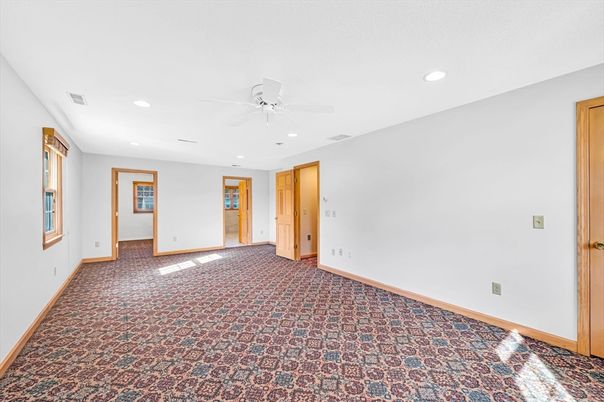 Empty room, Interior, Recessed Lighting