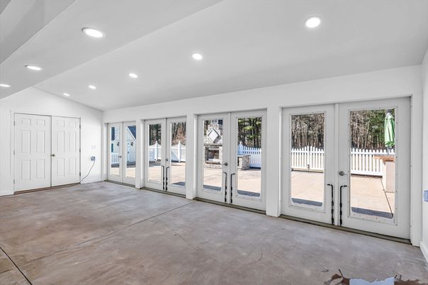 Empty room, Interior, Recessed Lighting