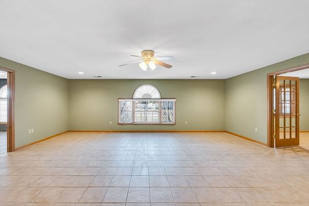 Empty room, Interior, Recessed Lighting