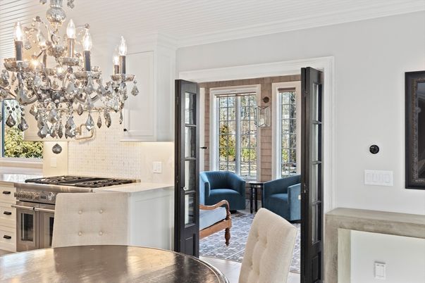 Chandelier, Dining room, Interior, Kitchen, Living room, Stainless Steel Appliances