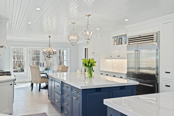 Chandelier, Dining room, Interior, Kitchen, Pendant Lights, Recessed Lighting, Stainless Steel Appliances