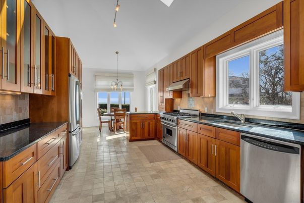 Dining room, Interior, Kitchen, Pendant Lights, Stainless Steel Appliances