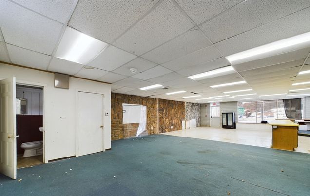 Bathroom, Empty room, Interior, Recessed Lighting