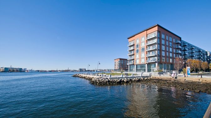 Exterior, Lake
