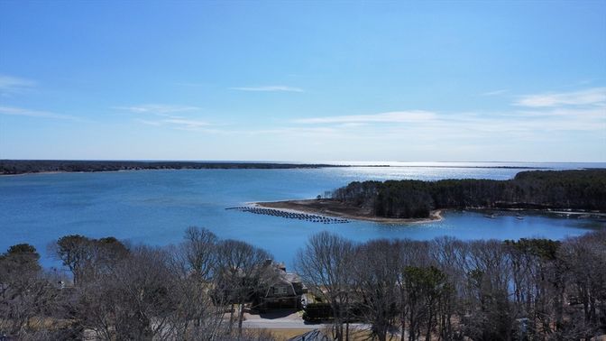 Exterior, Lake