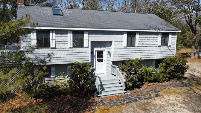 Exterior, Facade, Raised Ranch