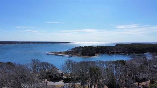 Exterior, Lake