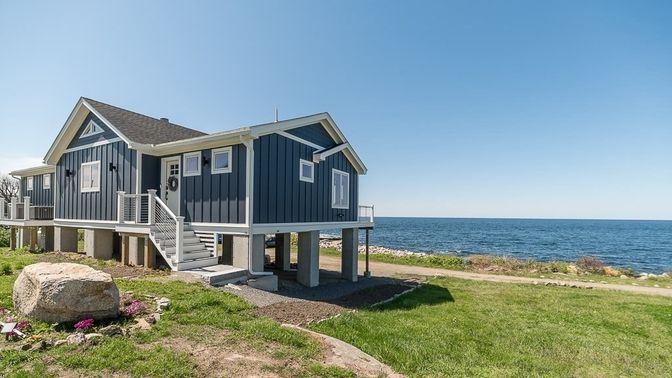 Exterior, Lake