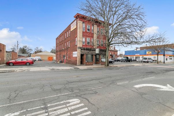 Exterior, Facade, Rowhouse