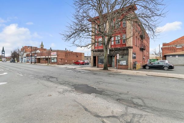 Exterior, Facade, Brick Facade, Rowhouse