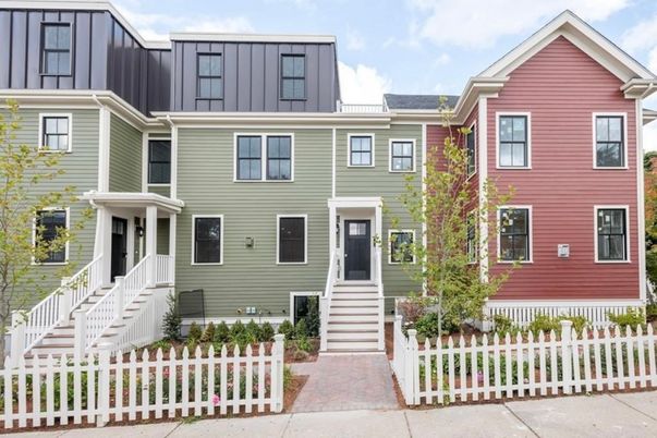 Exterior, Facade, Rowhouse