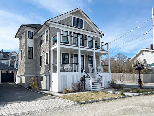 Exterior, Facade, Queen Anne Victorian