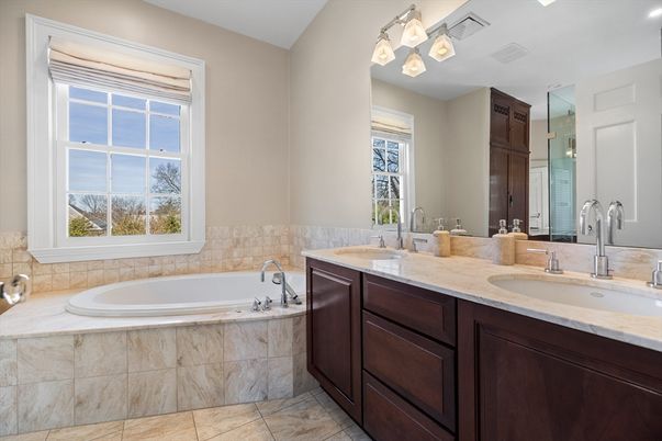 Bathroom, Dual Sink Vanities, Interior, Recessed Lighting