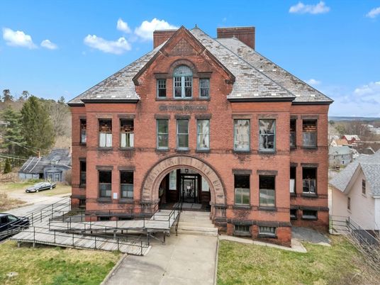 Exterior, Facade, Brick Facade, Brick Traditional