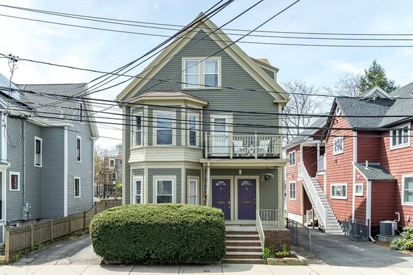 Exterior, Facade, Queen Anne Victorian