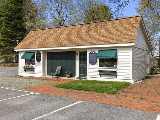 Attached, Exterior, Facade, Cape Cod