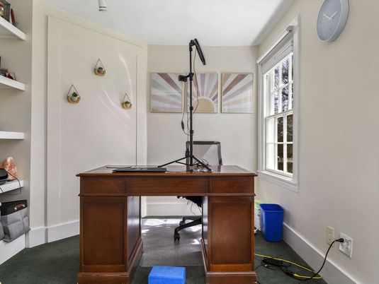 Home Office, Interior