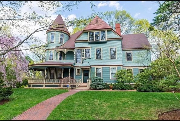 Exterior, Facade, Queen Anne Victorian