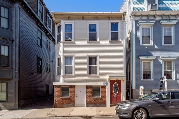 Exterior, Facade, Brick Facade, Rowhouse