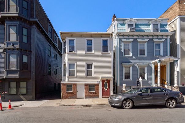 Exterior, Facade, Brick Facade, Rowhouse