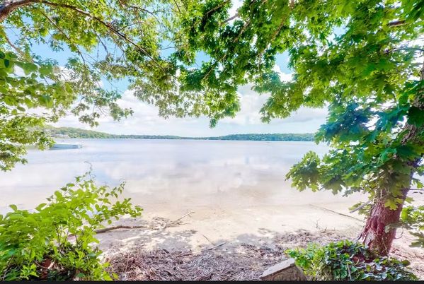 Exterior, Lake
