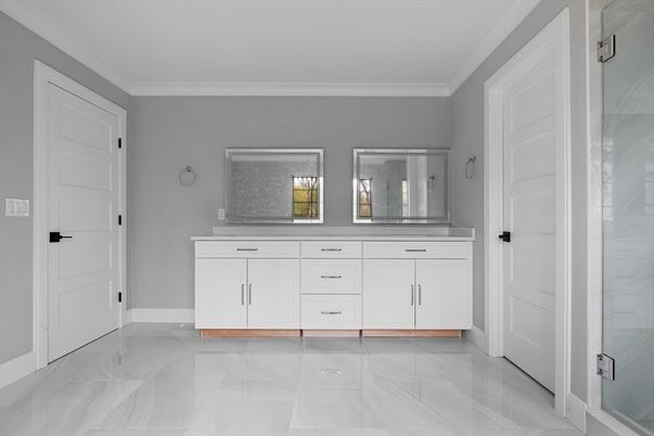Bathroom, Dual Sink Vanities, Interior