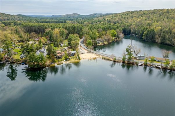 Exterior, Lake