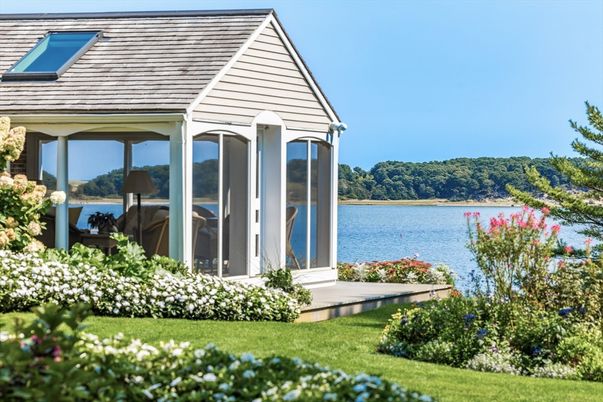 Exterior, Lake