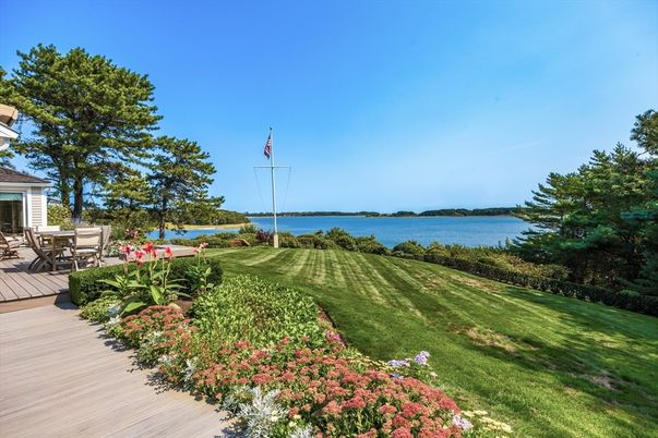Exterior, Lake