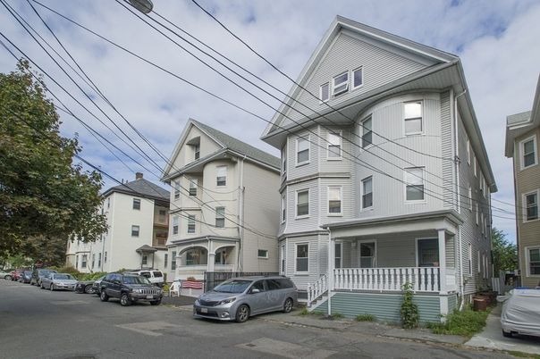 Exterior, Facade, Queen Anne Victorian