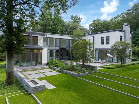 Backyard, Exterior, Facade, Modern