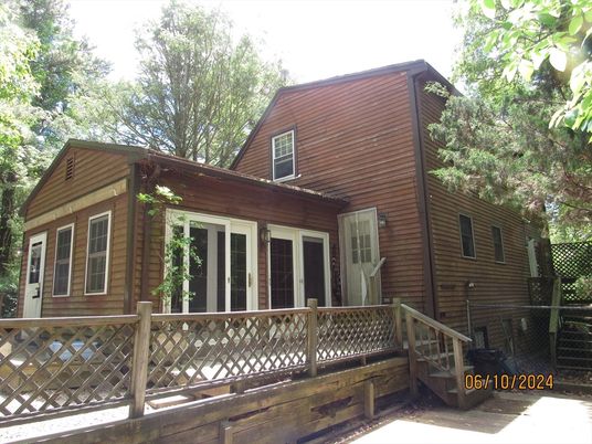 Exterior, Facade, Log Home
