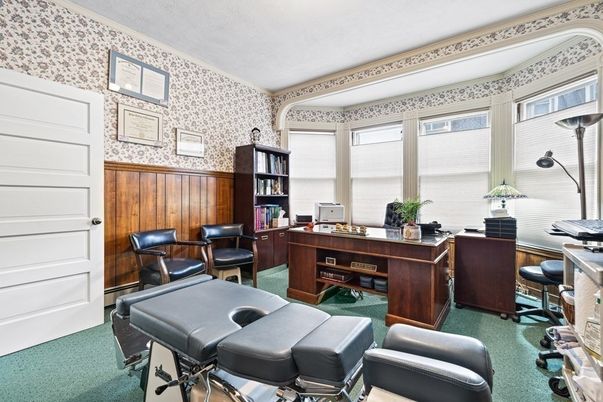 Home Office, Interior