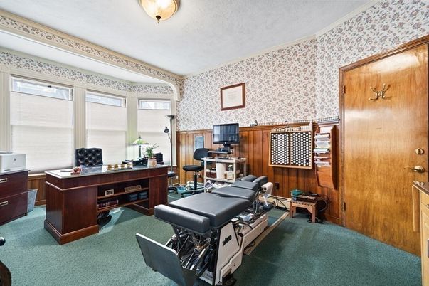 Home Office, Interior