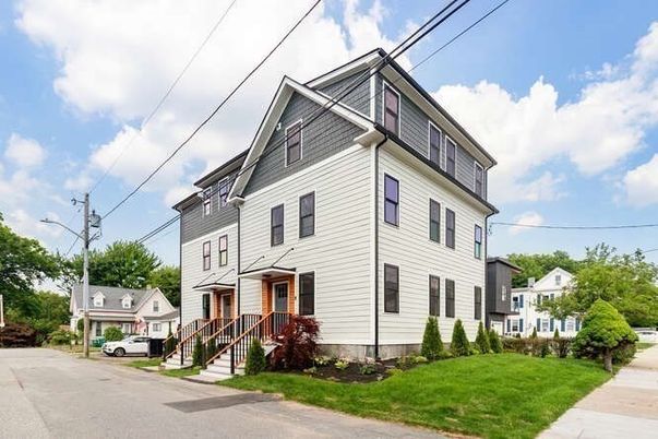Exterior, Facade, Queen Anne Victorian
