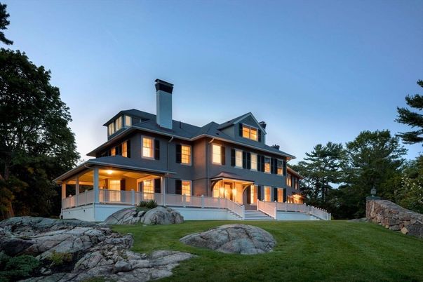 Backyard, Exterior, Facade, American Foursquare