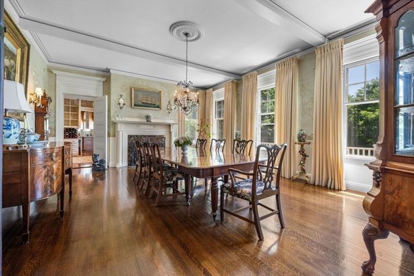 Chandelier, Dining room, Fireplace, Interior, Wood Texture Flooring