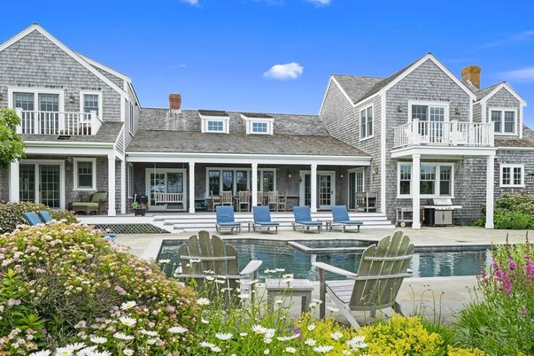 Exterior, Facade, Pool, Queen Anne Victorian